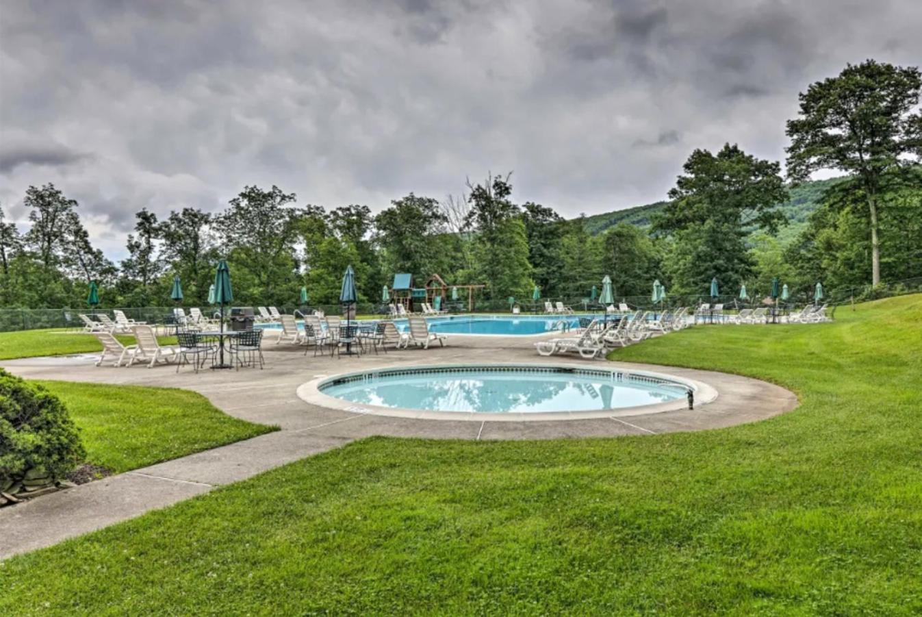 Pocono Mountain Home , Hot Tub- 1 Mile To Skiing! Tannersville Eksteriør bilde